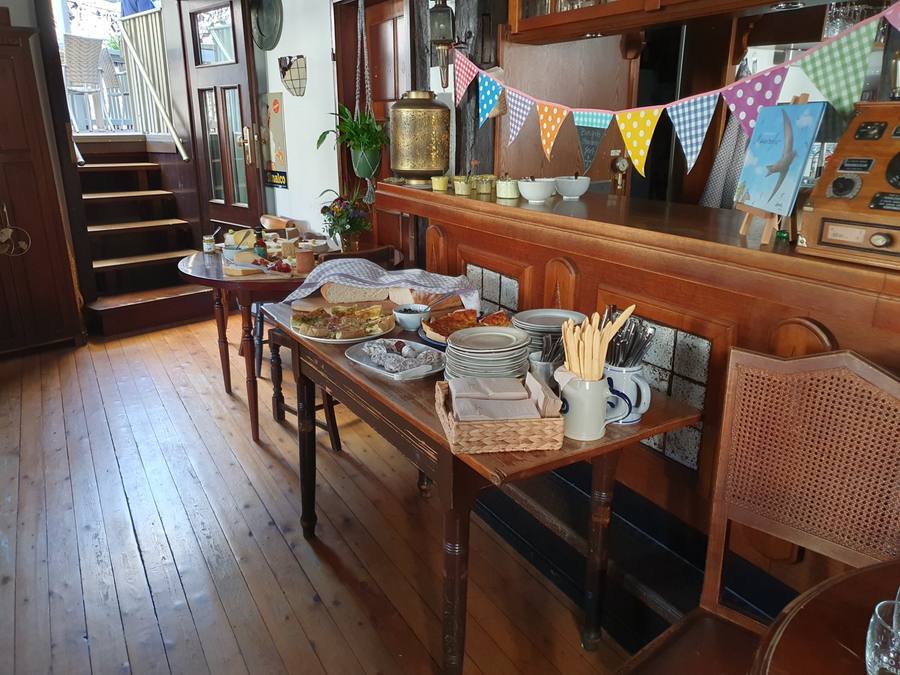 Innenraum mit historischen Fachwerkbalken